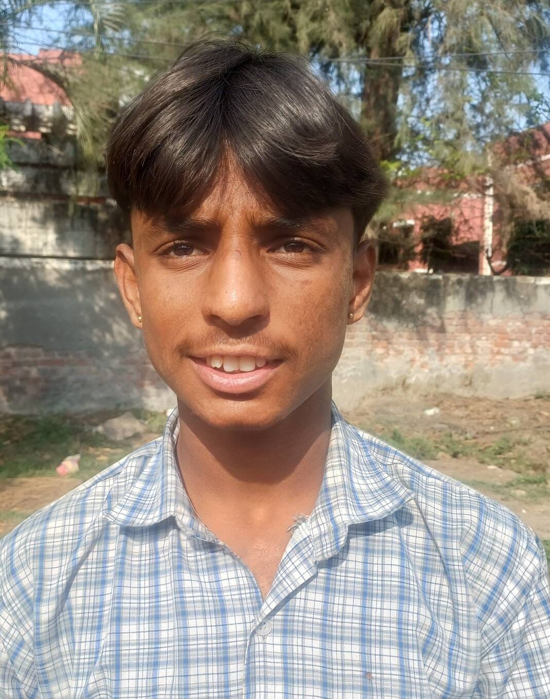 अंबाला छावनी के फारूका खालसा सीनियर सेकेंड़री स्कूल से 10वीं की विज्ञान की परीक्षा देकर बाहर आत