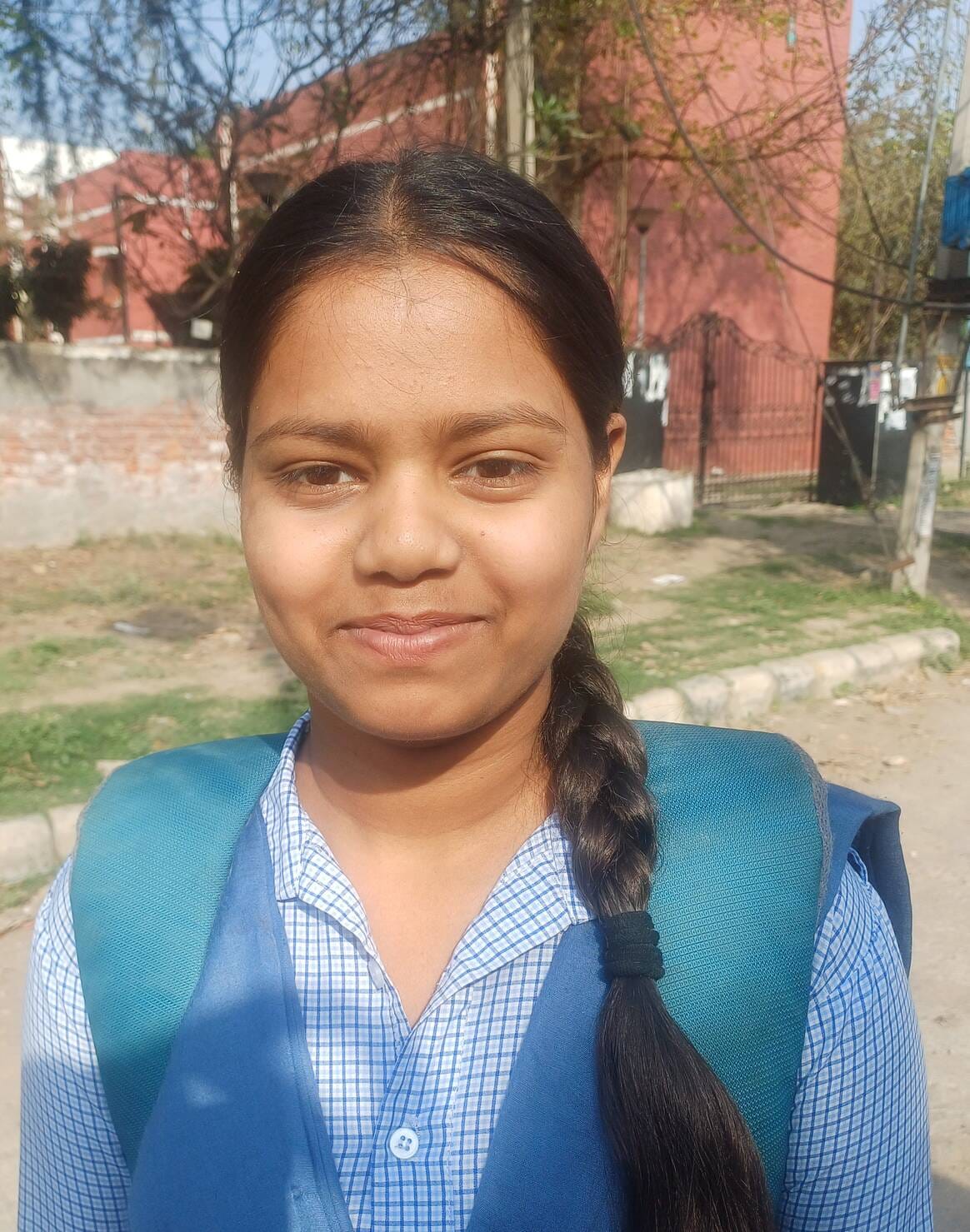 अंबाला छावनी के फारूका खालसा सीनियर सेकेंड़री स्कूल से 10वीं की विज्ञान की परीक्षा देकर बाहर आत