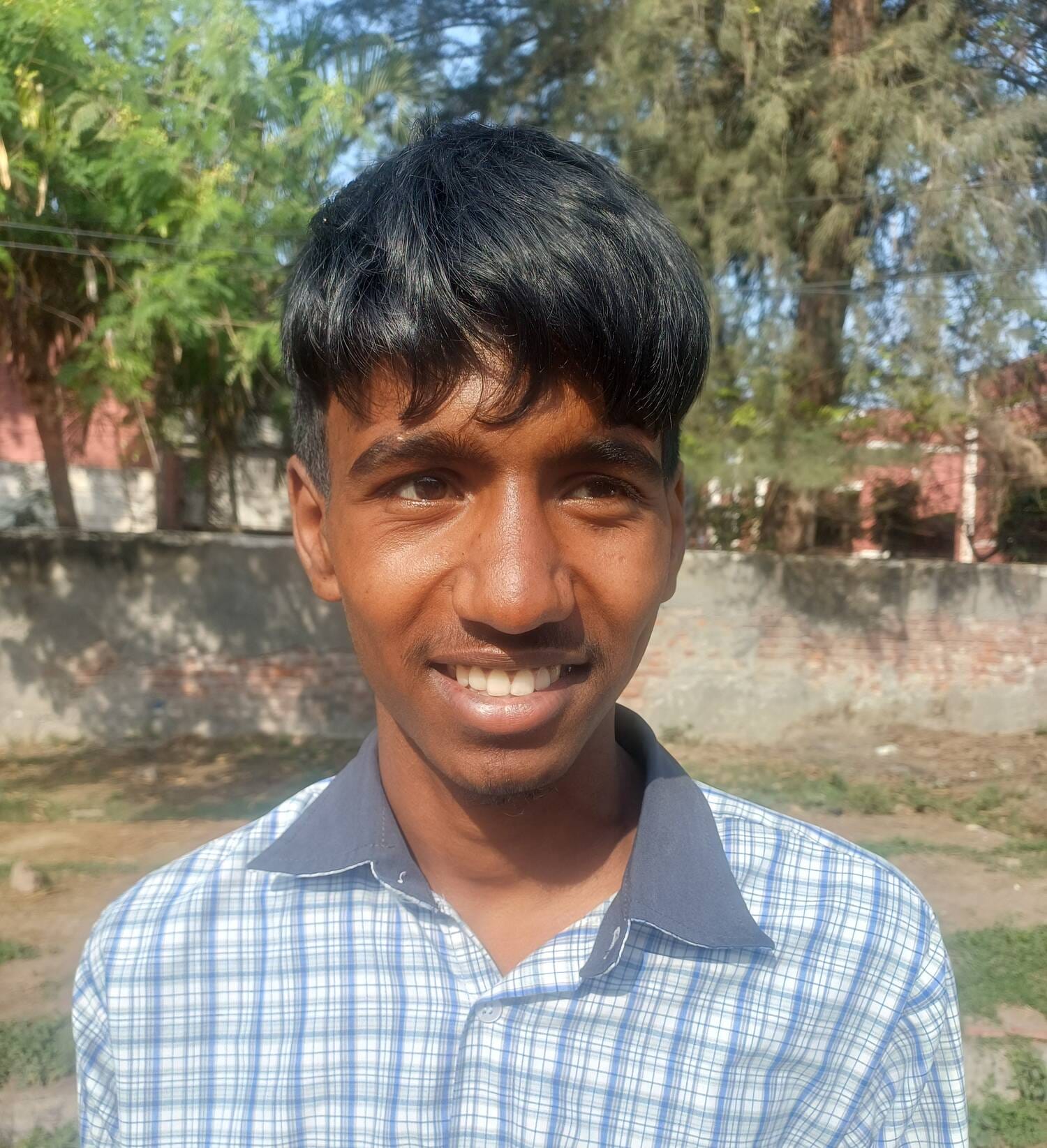 अंबाला छावनी के फारूका खालसा सीनियर सेकेंड़री स्कूल से 10वीं की विज्ञान की परीक्षा देकर बाहर आत