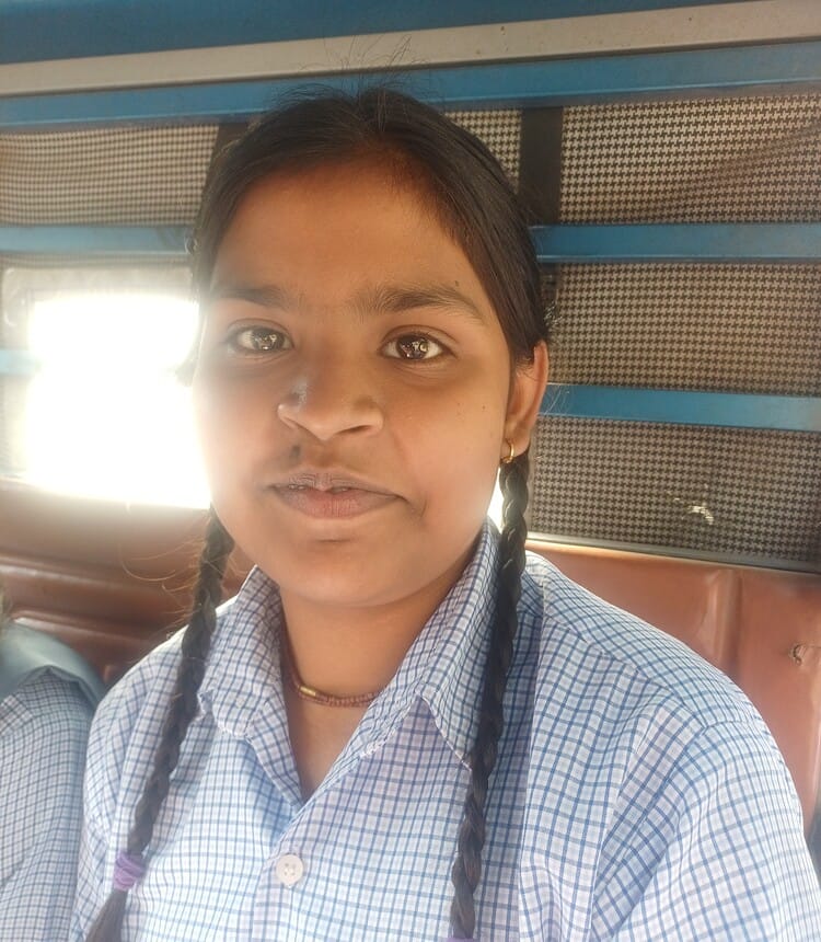 अंबाला छावनी के फारूका खालसा सीनियर सेकेंड़री स्कूल से 10वीं की विज्ञान की परीक्षा देकर बाहर आत