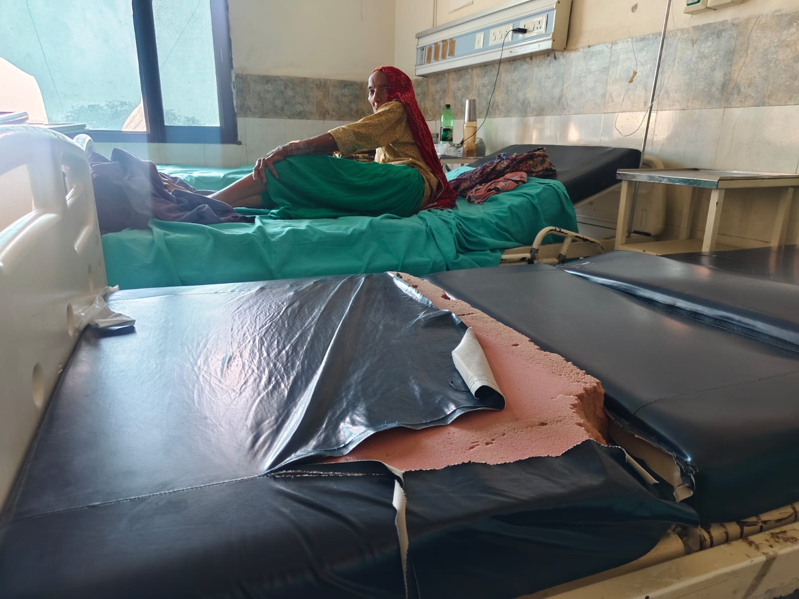 अंबाला कैंट के नागरिक अस्पताल में दूसरी मंजिल पर बने वार्ड में उपचाराधीन मोहम्मद शमशेद: संवाद