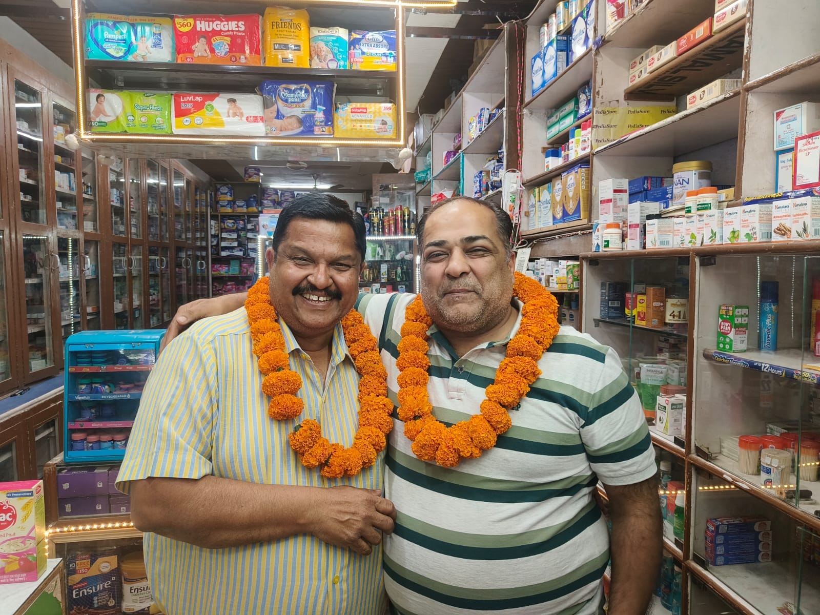 अंबाला रिटेल केमिस्ट एसोसिएशन के निर्विरोध अध्यक्ष बने मनोज गर्ग व संग खड़े तरुण: स्वयं