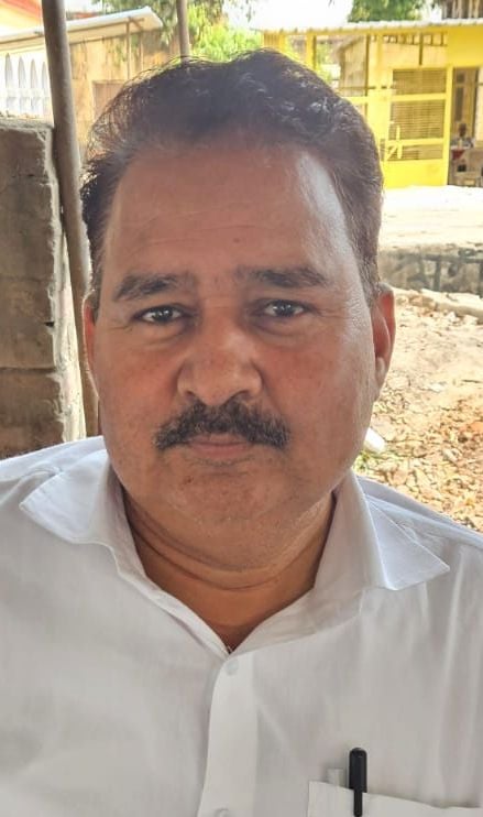 अल्हागंज हाईवे पर पुलिया के पास नहीं लगे संकेतक। संवाद अल्हागंज हाईवे पर पुलिया के पास नहीं लगे संकेतक। संवाद