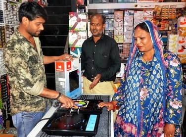 बेबी आजमी, बाडूजई प्रथम। बेबी आजमी, बाडूजई प्रथम।