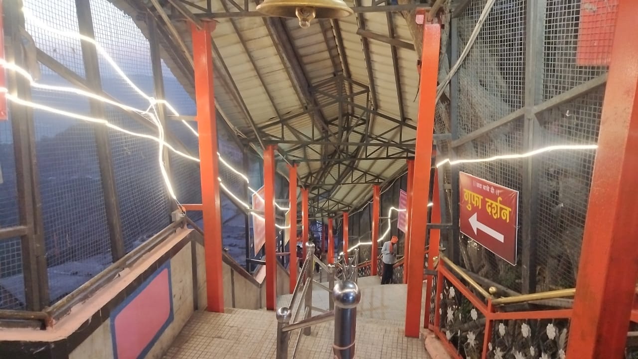 बाबा बालक नाथ मंदिर का गेट नंबर पांच । संवाद बाबा बालक नाथ मंदिर का गेट नंबर पांच । संवाद
