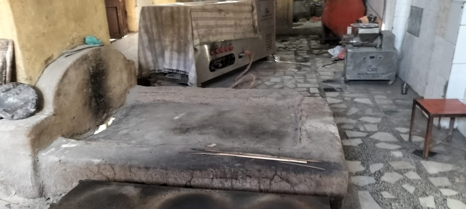 चैत्र मास मेलों के दौरान लंगर के लिए मंदिर न्यास की ओर से एकत्रित की गई लकड़ी। संवाद चैत्र मास मेलों के दौरान लंगर के लिए मंदिर न्यास की ओर से एकत्रित की गई लकड़ी। संवाद