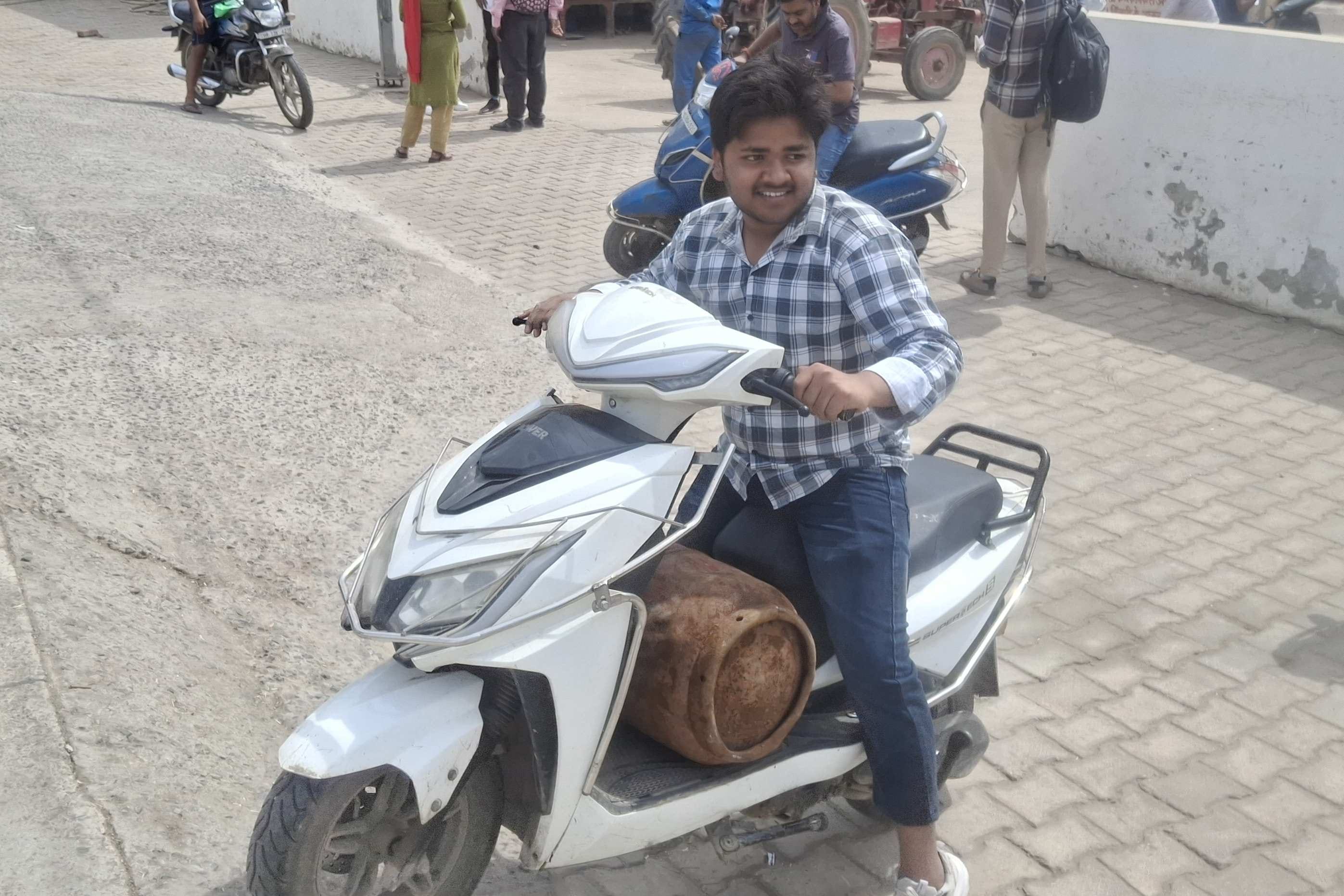 फोटो 87 : लोकेश कुमार