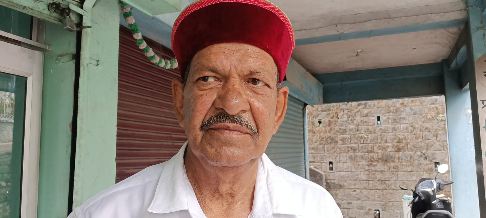 हमीरपुर शहर में एक फास्ट फूड की दुकान पर प्रयोग किया जा रहा घरेलू सिलिंडर। संवाद
