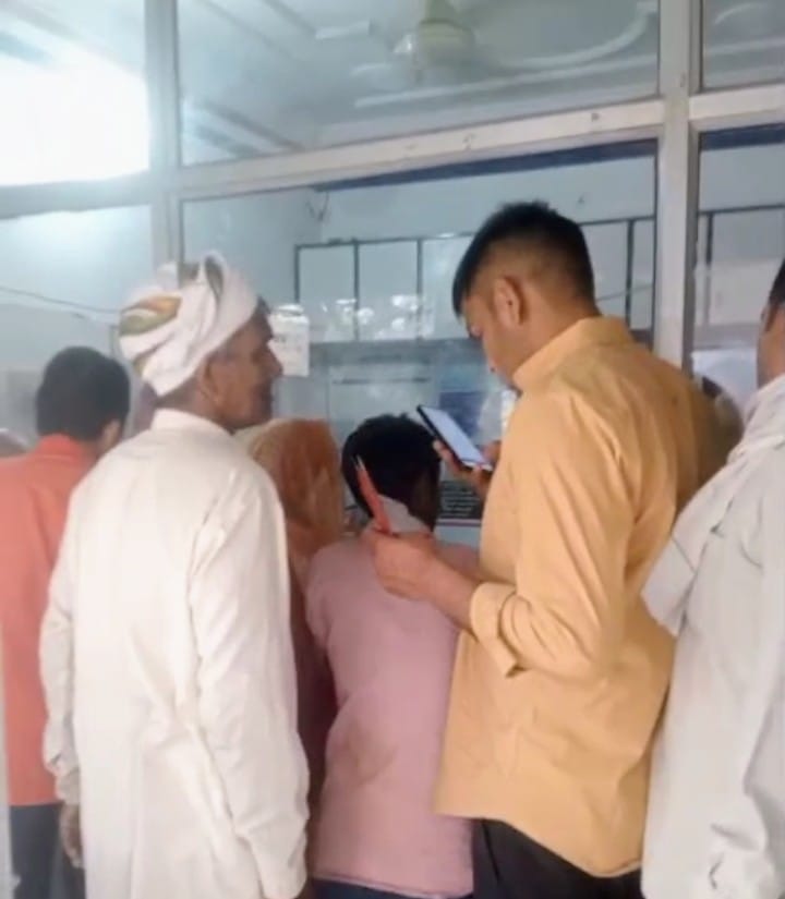 इडेन गैंस की एजेंसी पर रखा सिलेंडर का स्टाक। (मवाना) इडेन गैंस की एजेंसी पर रखा सिलेंडर का स्टाक। (मवाना)