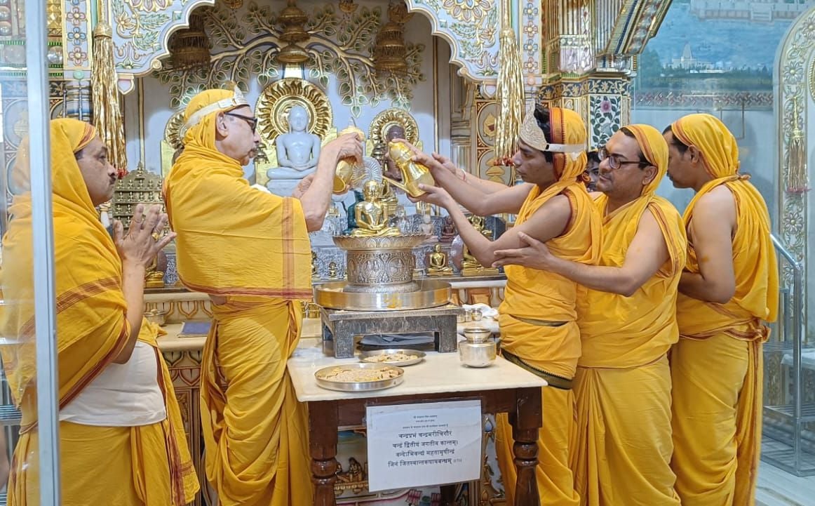 जन्म एवं तप कल्याणक महोत्सव बृहस्पतिवार को राजधानी में श्रद्धा, भक्ति और उल्लास के वातावरण में जन्म एवं तप कल्याणक महोत्सव बृहस्पतिवार को राजधानी में श्रद्धा, भक्ति और उल्लास के वातावरण में