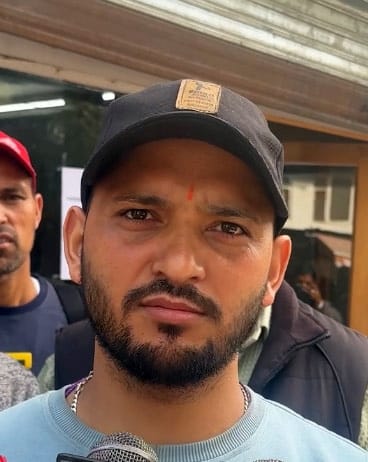 कुल्लू में व्यावसायिक सिलिंडर की किल्लत,गैस एजेंसी के बाहर पहुंचे कारोबारी।-संवाद कुल्लू में व्यावसायिक सिलिंडर की किल्लत,गैस एजेंसी के बाहर पहुंचे कारोबारी।-संवाद