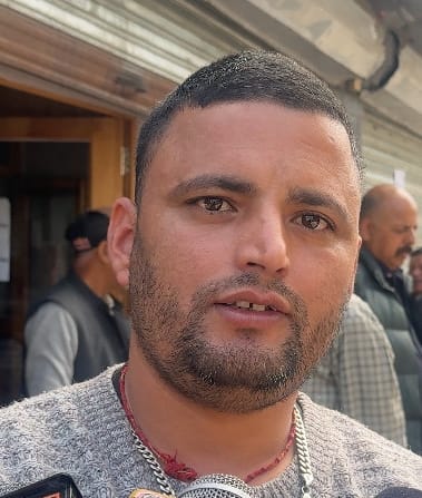 कुल्लू में व्यावसायिक सिलिंडर की किल्लत,गैस एजेंसी के बाहर पहुंचे कारोबारी।-संवाद कुल्लू में व्यावसायिक सिलिंडर की किल्लत,गैस एजेंसी के बाहर पहुंचे कारोबारी।-संवाद