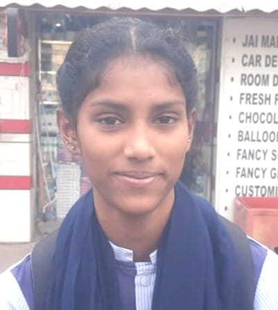 परीक्षा केंद्र से बाहर आते परीक्षार्थी। संवाद परीक्षा केंद्र से बाहर आते परीक्षार्थी। संवाद