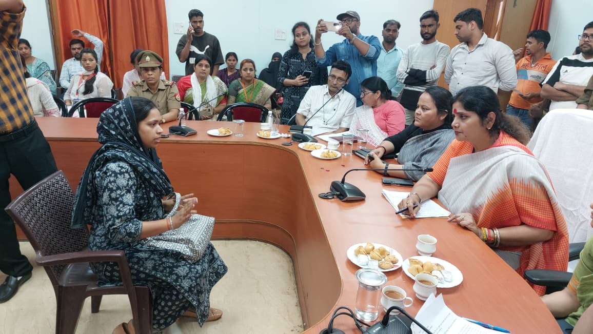 सर्किट हाऊस में पत्रकारो से वार्ता करती महिला आयोग की अध्यक्ष डॉ.बबिता सिंह। संवाद सर्किट हाऊस में पत्रकारो से वार्ता करती महिला आयोग की अध्यक्ष डॉ.बबिता सिंह। संवाद