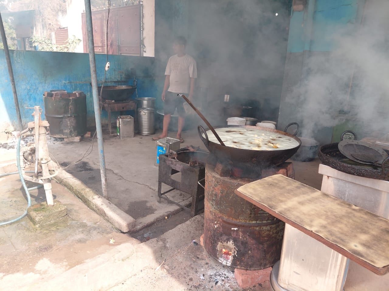 शहर के एक होटल में पसरा सन्नाटा। संवाद