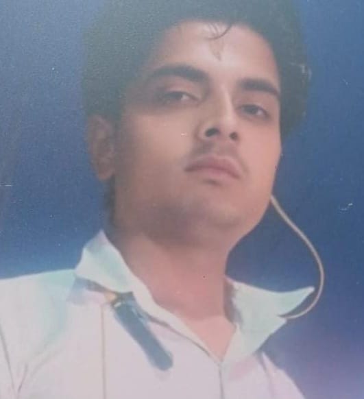 चरथावल मार्ग पर सड़क हादसे में क्षतिग्रस्त कार: संवाद चरथावल मार्ग पर सड़क हादसे में क्षतिग्रस्त कार: संवाद