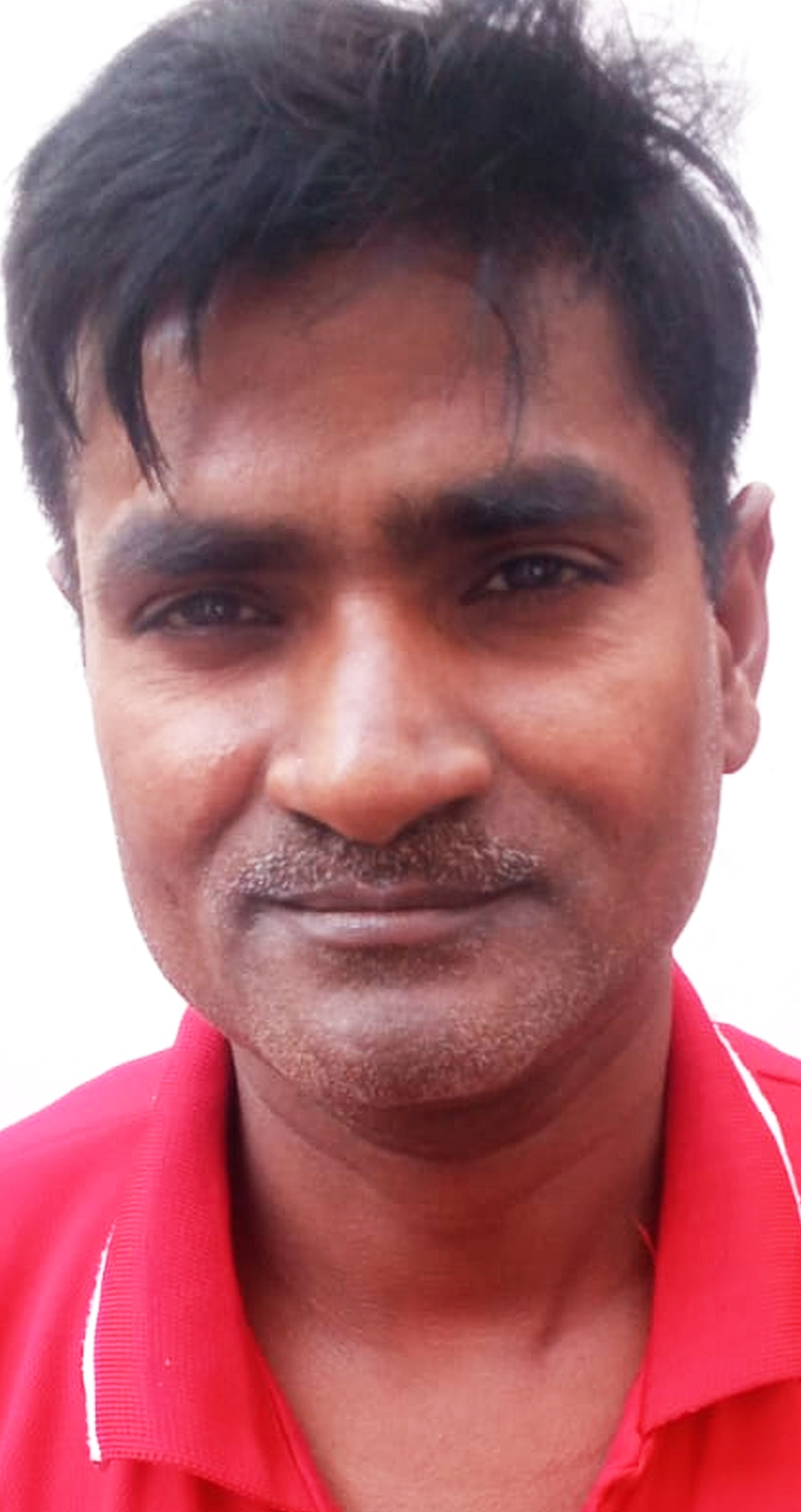 फोटो-23-इंडेन गैस एजेंसी शादीपुर में लगी गैस उपभोक्ताओं की भीड़। संवाद