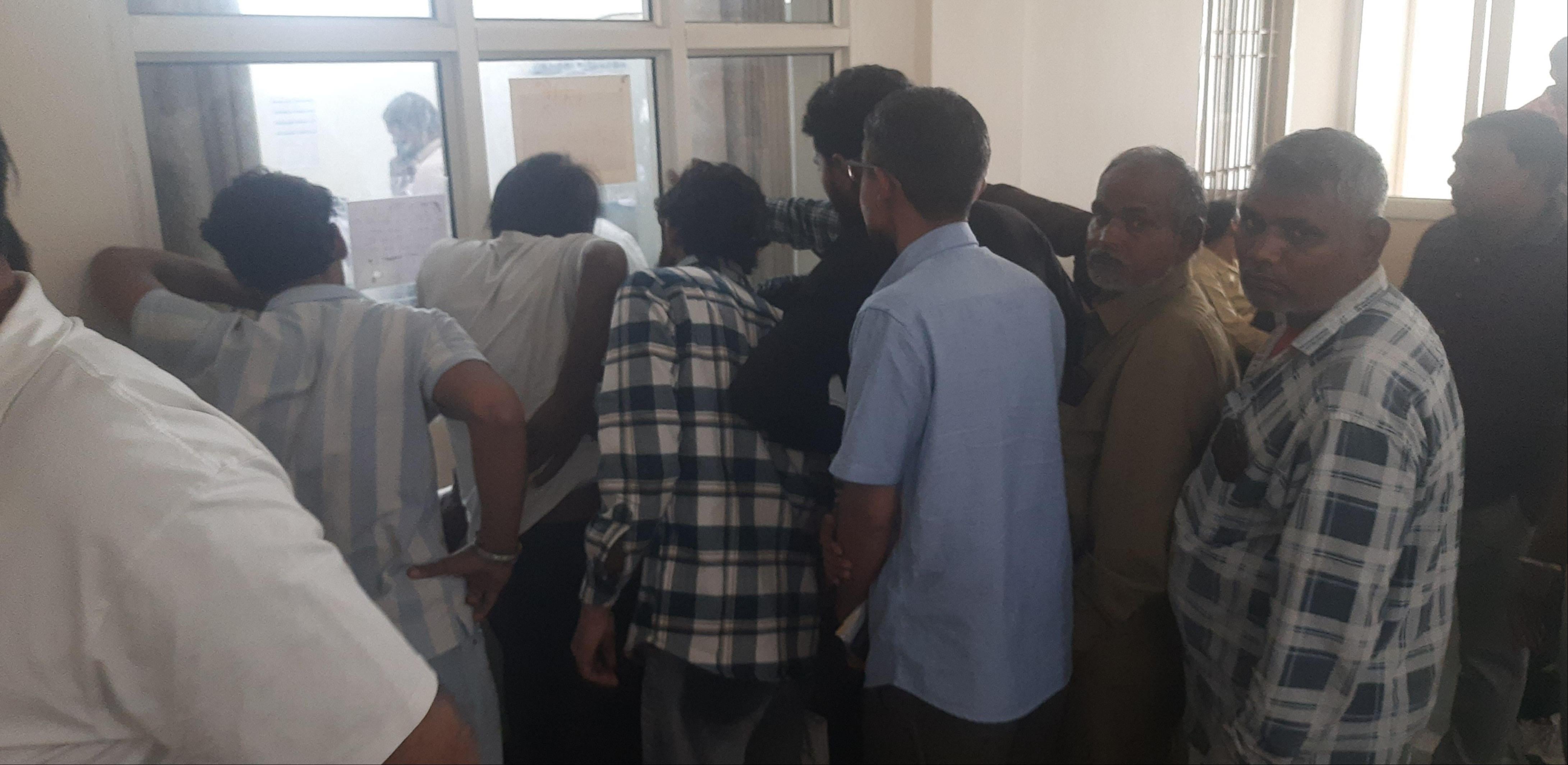 फोटो : सोनीपत के जिला न्यायिक परिसर में लोक अदालत के दौरान अपनी देखरेख में केस का निपटान कराते फोटो : सोनीपत के जिला न्यायिक परिसर में लोक अदालत के दौरान अपनी देखरेख में केस का निपटान कराते