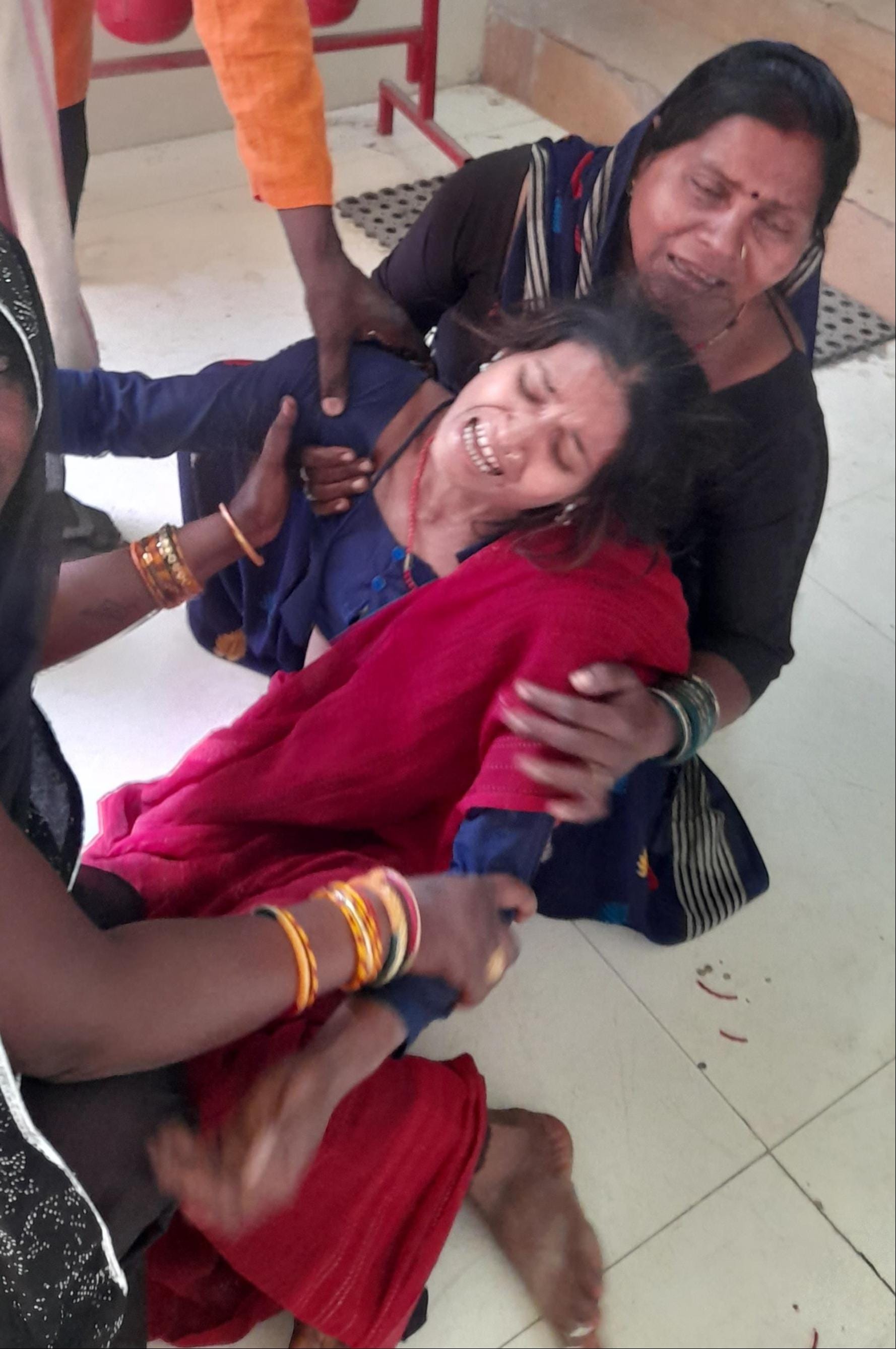 हादसे में जान गंवाने वाले अर्जुन। विलाप करते हुए परिजन। हादसे में जान गंवाने वाले अर्जुन। विलाप करते हुए परिजन।