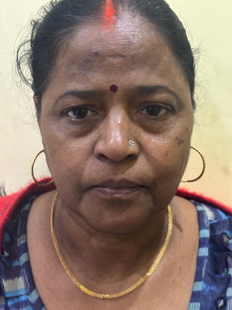 इलेक्ट्राॅनिक की दुकान पर रखा इंडक्शन चूल्हा- संवाद