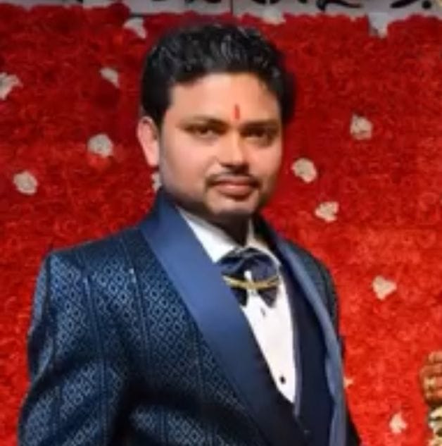 इलेक्ट्राॅनिक की दुकान पर रखा इंडक्शन चूल्हा- संवाद