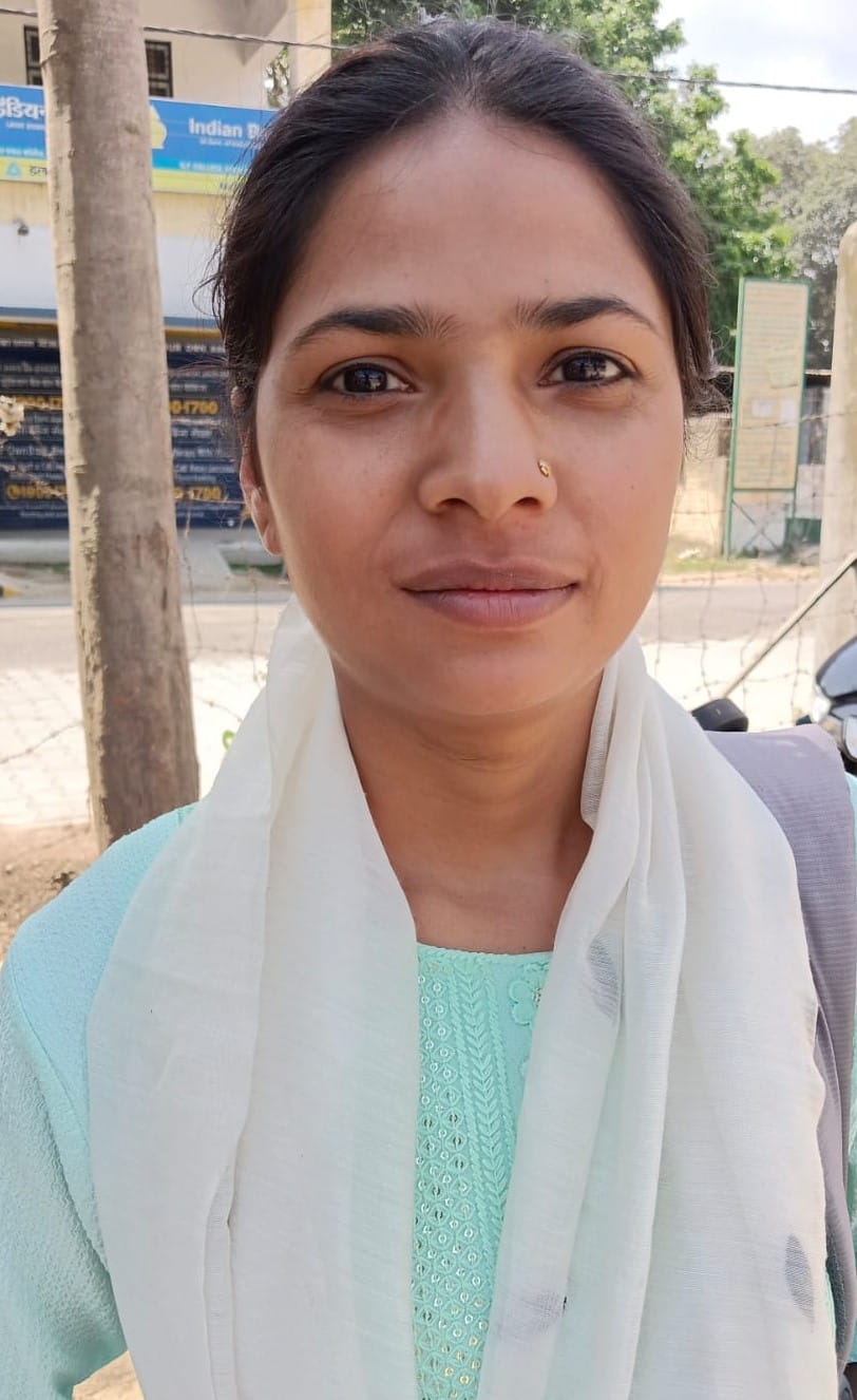 इस्लामियां इंटर कॉलेज केंद्र पर लगी पुलिस परीक्षा के अभ्यर्थीयों की लाइन। संवाद इस्लामियां इंटर कॉलेज केंद्र पर लगी पुलिस परीक्षा के अभ्यर्थीयों की लाइन। संवाद