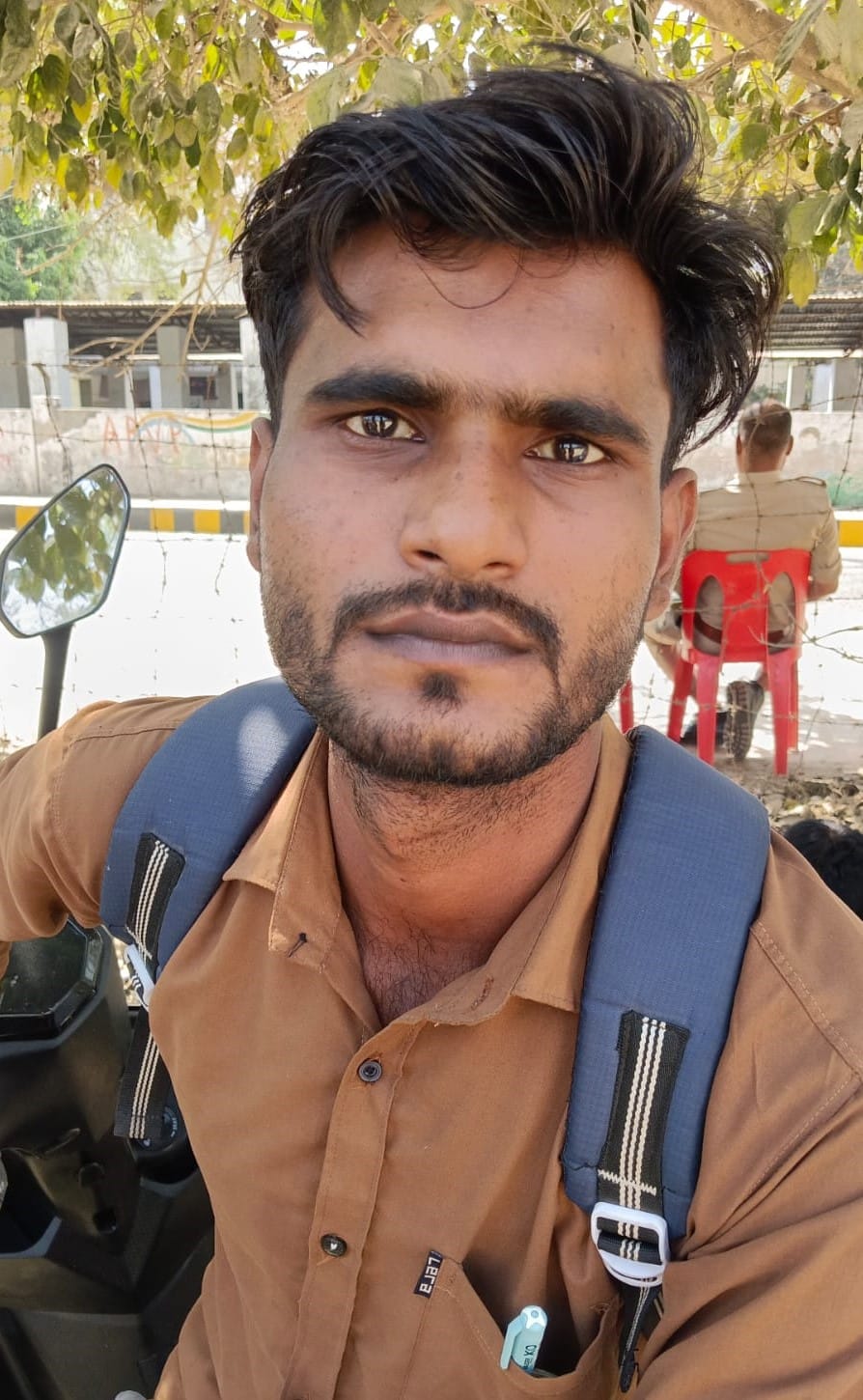 इस्लामियां इंटर कॉलेज केंद्र पर लगी पुलिस परीक्षा के अभ्यर्थीयों की लाइन। संवाद इस्लामियां इंटर कॉलेज केंद्र पर लगी पुलिस परीक्षा के अभ्यर्थीयों की लाइन। संवाद