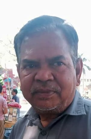 जजी कचहरी के पास भट्ठी पर आलू तलता दुकानदार। संवाद जजी कचहरी के पास भट्ठी पर आलू तलता दुकानदार। संवाद