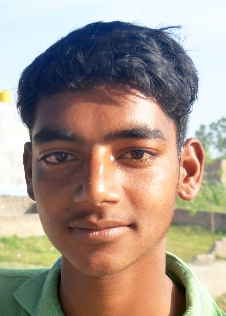 जजी कचहरी के पास भट्ठी पर आलू तलता दुकानदार। संवाद जजी कचहरी के पास भट्ठी पर आलू तलता दुकानदार। संवाद