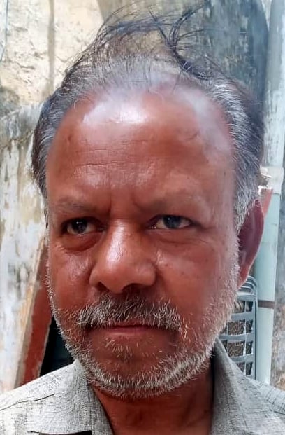 जजी कचहरी परिसर में आयोजित लोक अदालत में अपनी समस्या का निस्तारण कराने आए दिव्यांग अनुज सक्सेना
