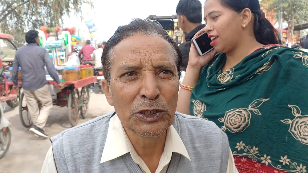 अंबाला छावनी रामबाग रोड स्थित एवी गैस एजेंसी के बाहर लगी गैस लेने के लिए लाइन में खडे़ उपभोक्त अंबाला छावनी रामबाग रोड स्थित एवी गैस एजेंसी के बाहर लगी गैस लेने के लिए लाइन में खडे़ उपभोक्त