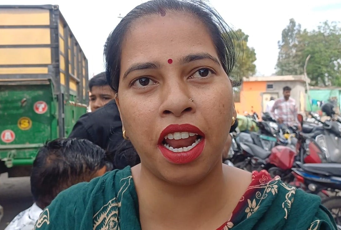 अंबाला छावनी रामबाग रोड स्थित एवी गैस एजेंसी के बाहर लगी गैस लेने के लिए लाइन में खडे़ उपभोक्त अंबाला छावनी रामबाग रोड स्थित एवी गैस एजेंसी के बाहर लगी गैस लेने के लिए लाइन में खडे़ उपभोक्त