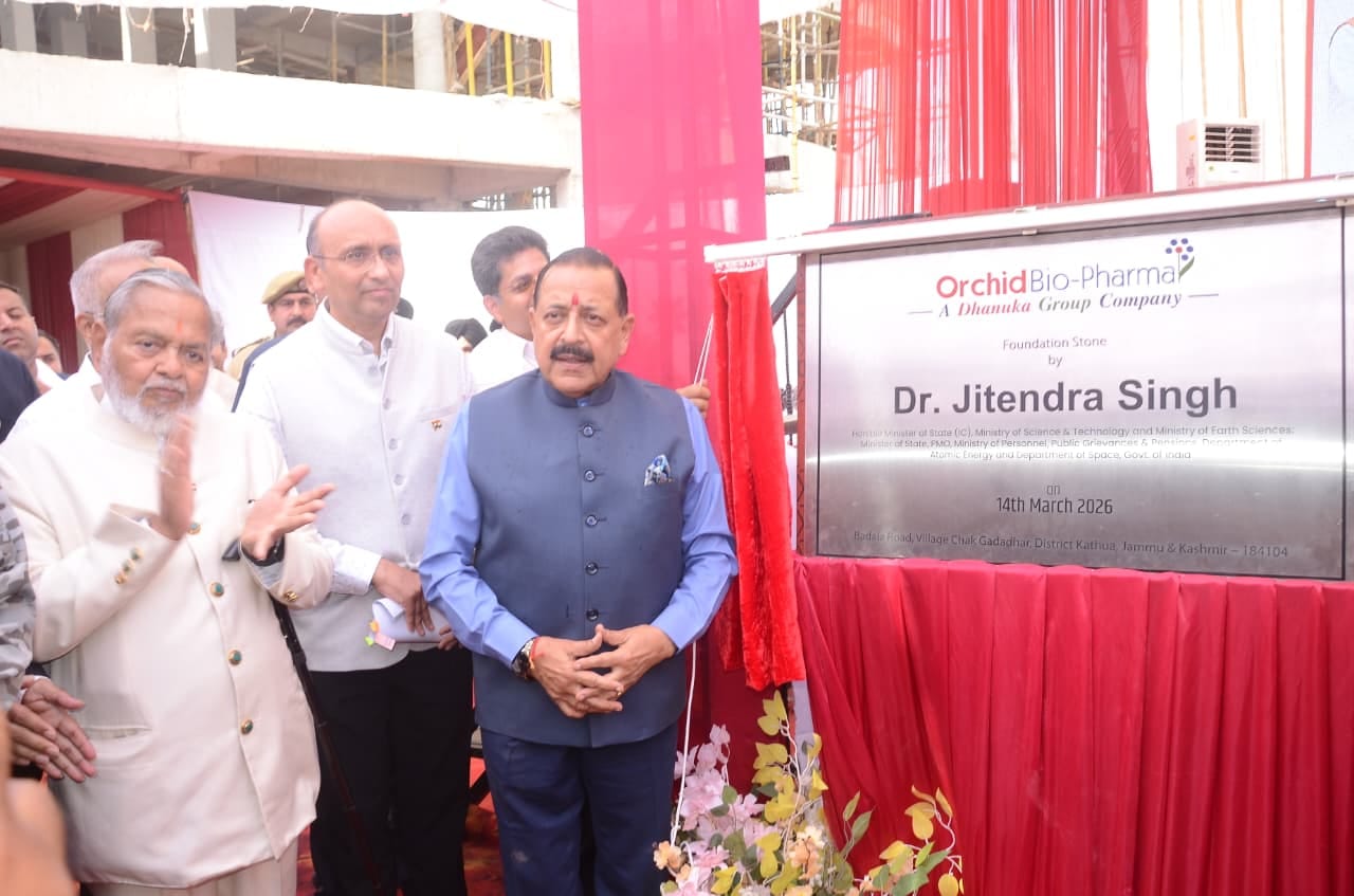 चक गदाधर में फार्मा कंपनी की आधारशिला रखते केंद्रीय राज्य मंत्री डॉ. जितेंद्र सिंह। संवाद