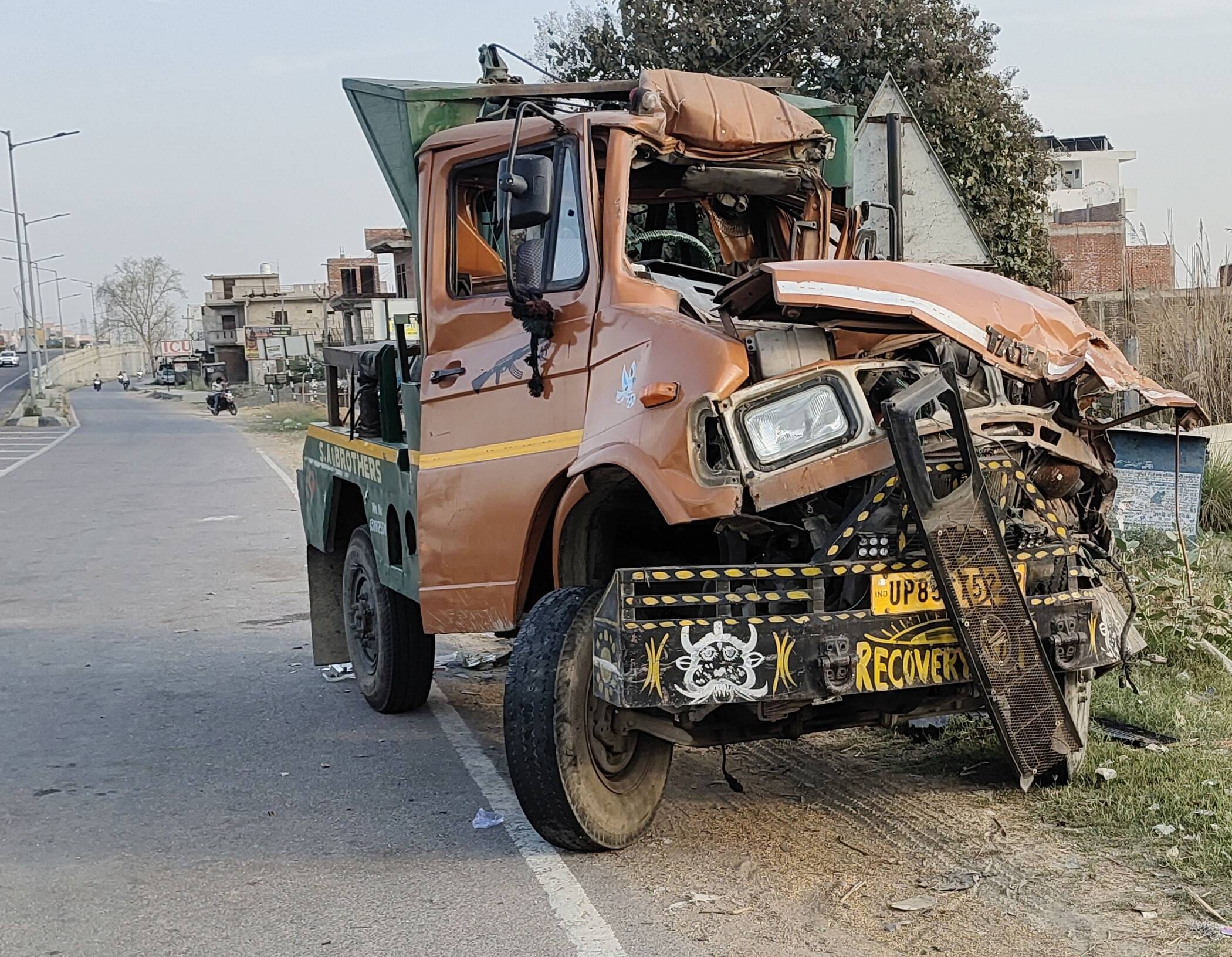फोटो-18-हाईवे किनारे खड़ी क्षतिग्रस्त वाहन। संवाद फोटो-18-हाईवे किनारे खड़ी क्षतिग्रस्त वाहन। संवाद