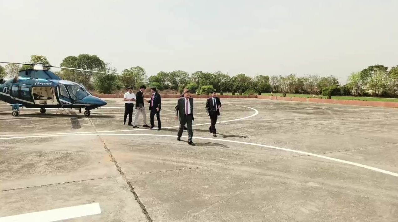फोटो संख्या:60- दीक्षांत समारोह में उपस्थित विद्यार्थी, शोधार्थी व प्रोफेसर--संवाद