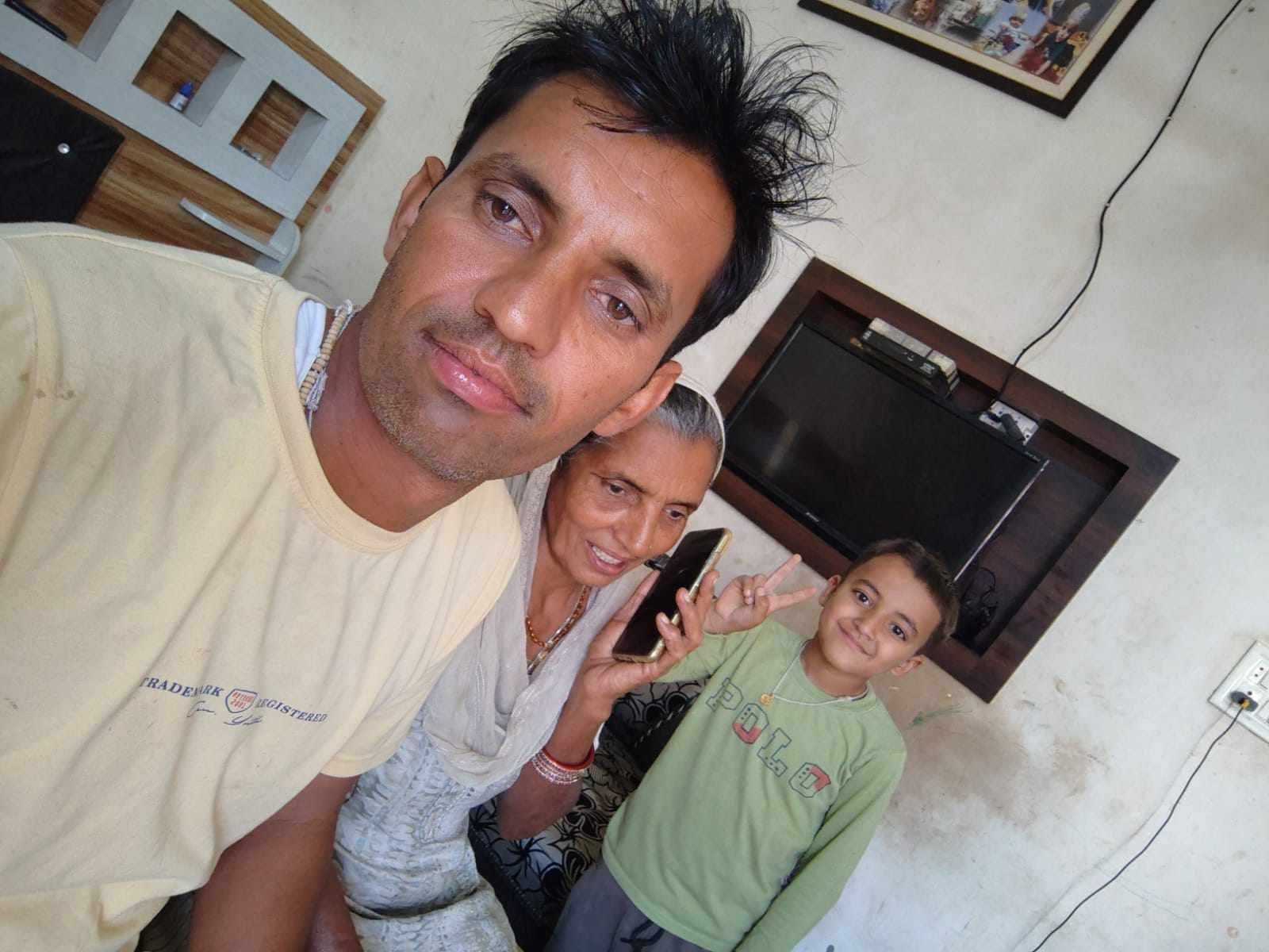 जहाज में मौजूद अनिल भांभू