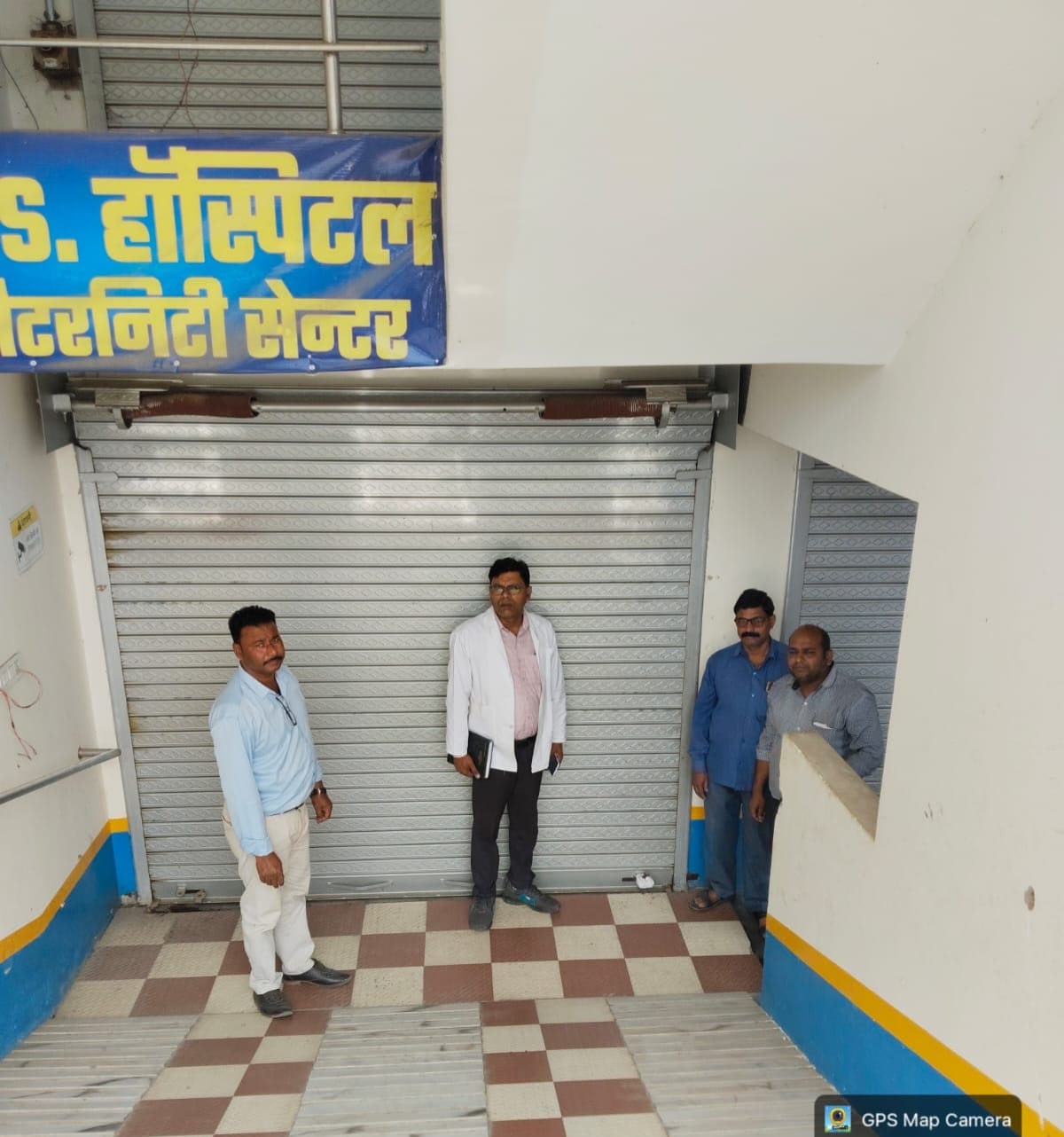 कप्तानगंज कस्बे के तिरुपति हॉस्पिटल की जांच करते सीएचसी अधीक्षक डॉ. सूर्यभान कुशवाहा।स्रोत-सोशल कप्तानगंज कस्बे के तिरुपति हॉस्पिटल की जांच करते सीएचसी अधीक्षक डॉ. सूर्यभान कुशवाहा।स्रोत-सोशल