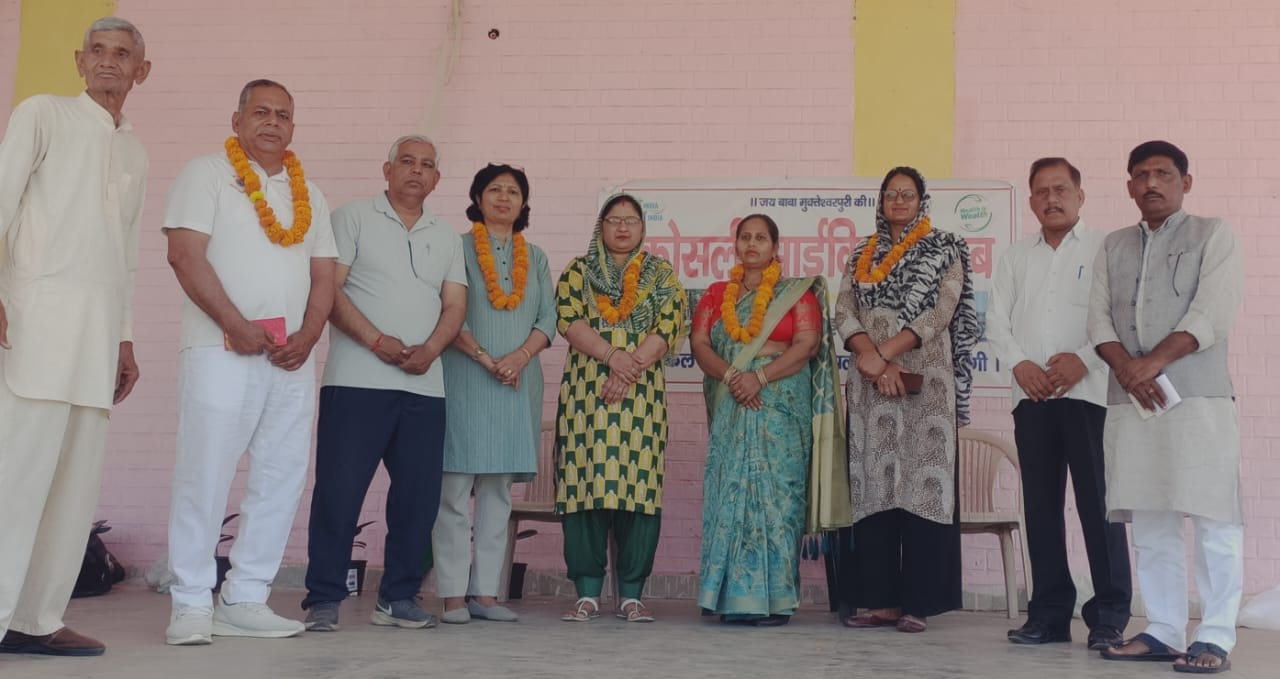 मंच पर मौजूद कोसली साइकिल क्लब के पदाधिकारी। स्रोत : ग्रामीण मंच पर मौजूद कोसली साइकिल क्लब के पदाधिकारी। स्रोत : ग्रामीण