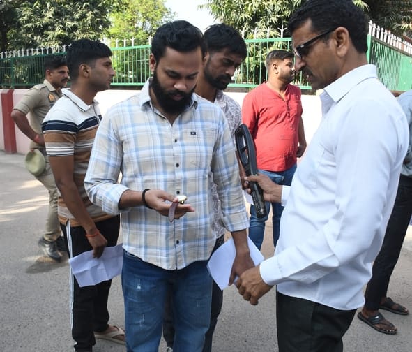 राजधानी के 54 परीक्षा केंद्रों पर हुई उपनिरीक्षक व समकक्ष पदों के लिए लिखित परीक्षा राजधानी के 54 परीक्षा केंद्रों पर हुई उपनिरीक्षक व समकक्ष पदों के लिए लिखित परीक्षा