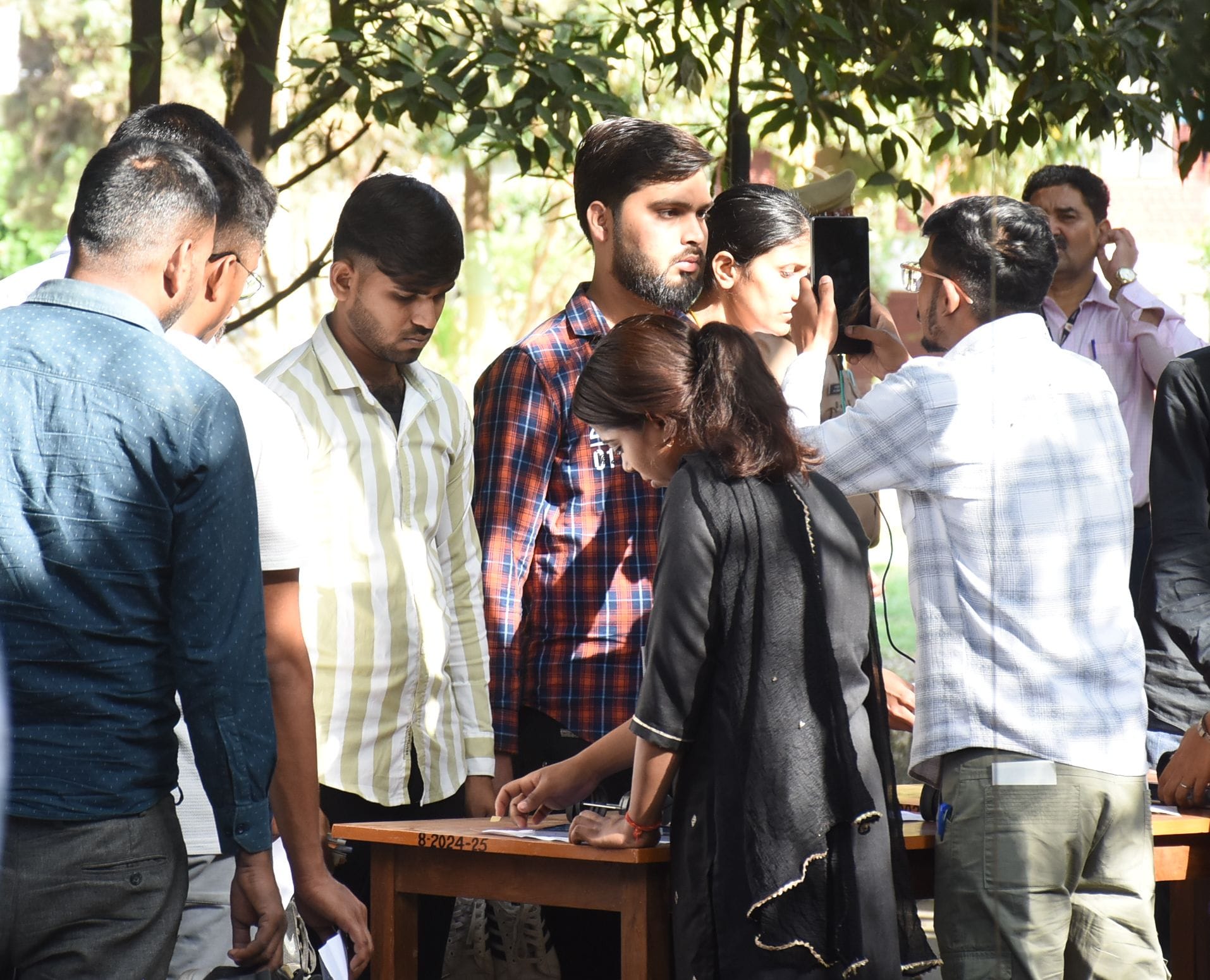 राजधानी के 54 परीक्षा केंद्रों पर हुई उपनिरीक्षक व समकक्ष पदों के लिए लिखित परीक्षा राजधानी के 54 परीक्षा केंद्रों पर हुई उपनिरीक्षक व समकक्ष पदों के लिए लिखित परीक्षा