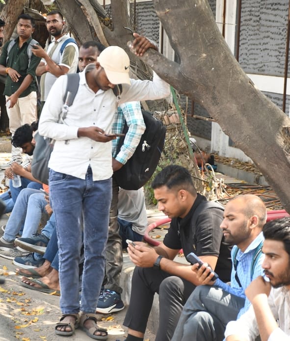 राजधानी के 54 परीक्षा केंद्रों पर हुई उपनिरीक्षक व समकक्ष पदों के लिए लिखित परीक्षा राजधानी के 54 परीक्षा केंद्रों पर हुई उपनिरीक्षक व समकक्ष पदों के लिए लिखित परीक्षा