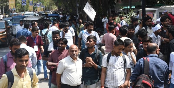 राजधानी के 54 परीक्षा केंद्रों पर हुई उपनिरीक्षक व समकक्ष पदों के लिए लिखित परीक्षा राजधानी के 54 परीक्षा केंद्रों पर हुई उपनिरीक्षक व समकक्ष पदों के लिए लिखित परीक्षा