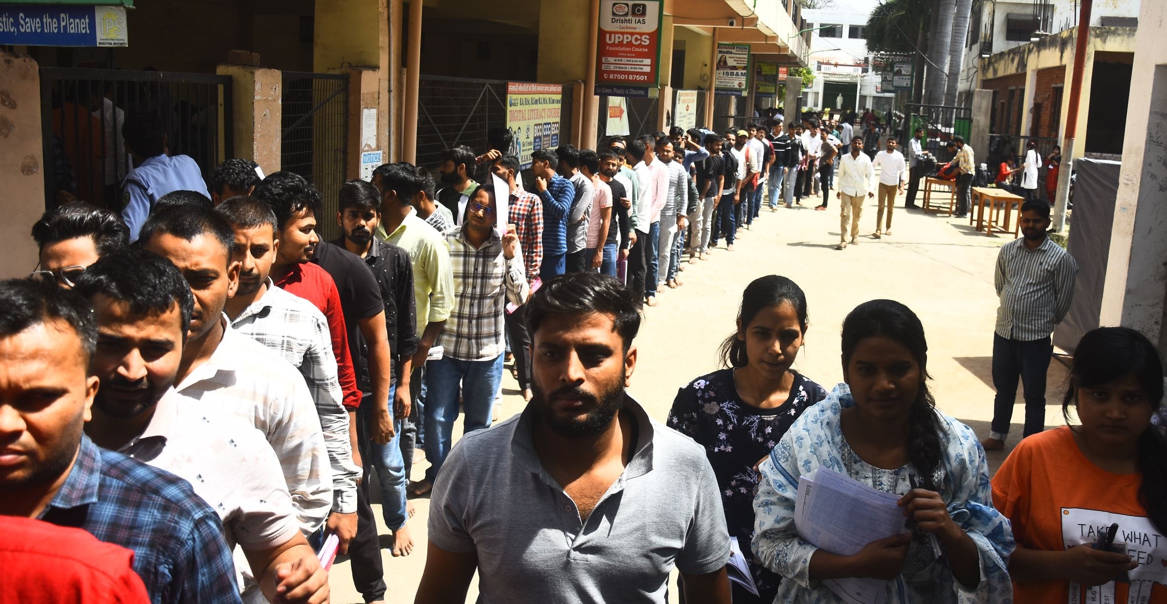 राजधानी के 54 परीक्षा केंद्रों पर हुई उपनिरीक्षक व समकक्ष पदों के लिए लिखित परीक्षा राजधानी के 54 परीक्षा केंद्रों पर हुई उपनिरीक्षक व समकक्ष पदों के लिए लिखित परीक्षा