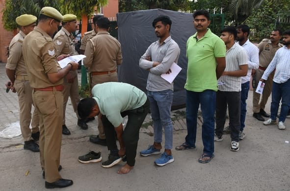 राजधानी के 54 परीक्षा केंद्रों पर हुई उपनिरीक्षक व समकक्ष पदों के लिए लिखित परीक्षा राजधानी के 54 परीक्षा केंद्रों पर हुई उपनिरीक्षक व समकक्ष पदों के लिए लिखित परीक्षा