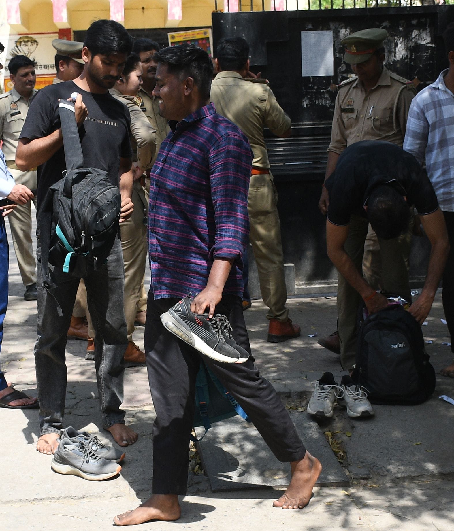राजधानी के 54 परीक्षा केंद्रों पर हुई उपनिरीक्षक व समकक्ष पदों के लिए लिखित परीक्षा राजधानी के 54 परीक्षा केंद्रों पर हुई उपनिरीक्षक व समकक्ष पदों के लिए लिखित परीक्षा