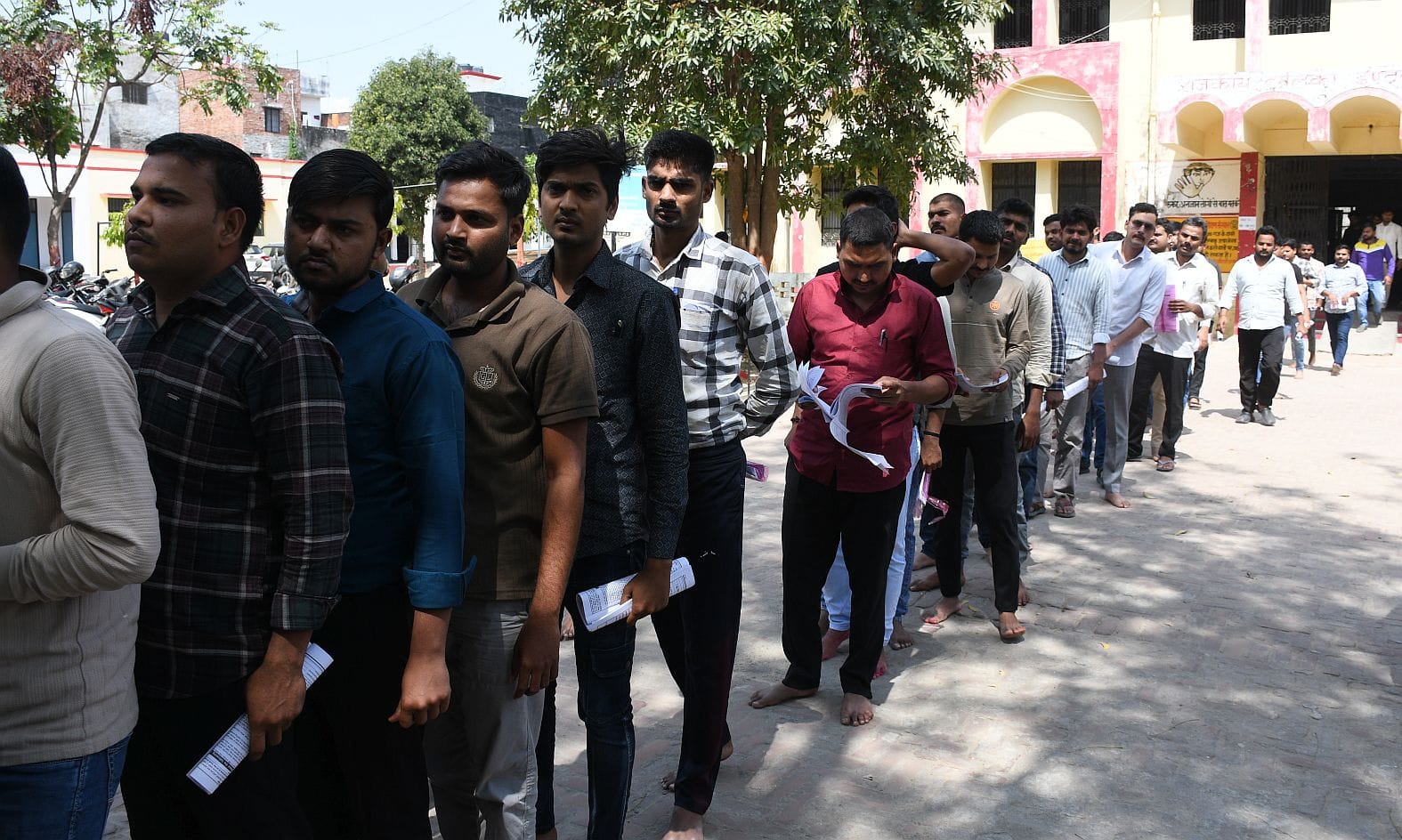 राजधानी के 54 परीक्षा केंद्रों पर हुई उपनिरीक्षक व समकक्ष पदों के लिए लिखित परीक्षा राजधानी के 54 परीक्षा केंद्रों पर हुई उपनिरीक्षक व समकक्ष पदों के लिए लिखित परीक्षा