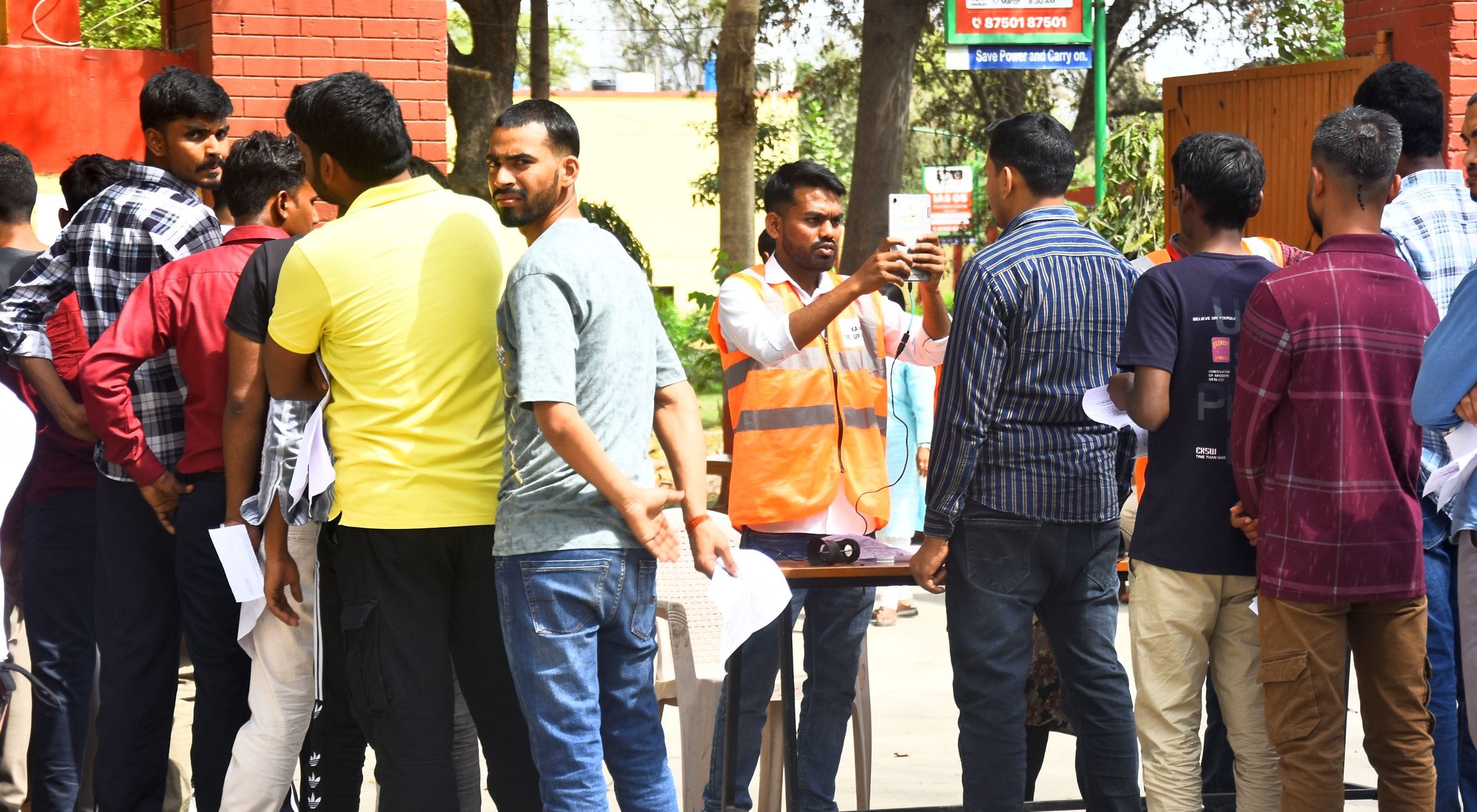 राजधानी के 54 परीक्षा केंद्रों पर हुई उपनिरीक्षक व समकक्ष पदों के लिए लिखित परीक्षा राजधानी के 54 परीक्षा केंद्रों पर हुई उपनिरीक्षक व समकक्ष पदों के लिए लिखित परीक्षा