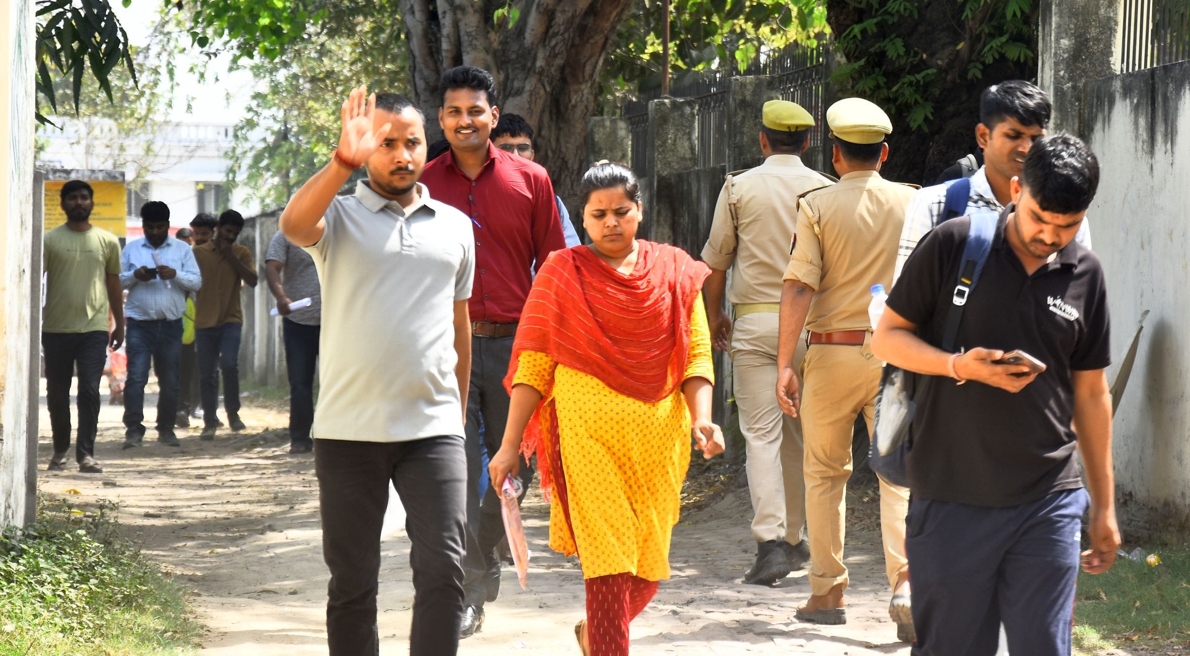 राजधानी के 54 परीक्षा केंद्रों पर हुई उपनिरीक्षक व समकक्ष पदों के लिए लिखित परीक्षा राजधानी के 54 परीक्षा केंद्रों पर हुई उपनिरीक्षक व समकक्ष पदों के लिए लिखित परीक्षा