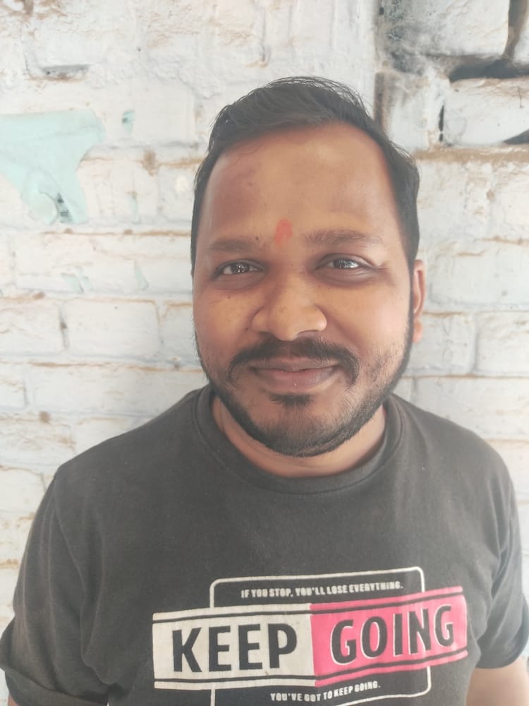 क़स्बा चायल में बीआरसी के समीप फागिंग करता कर्मी, साप्ताहिक बाजार के समीप लगा कूड़े का ढेर, जितें