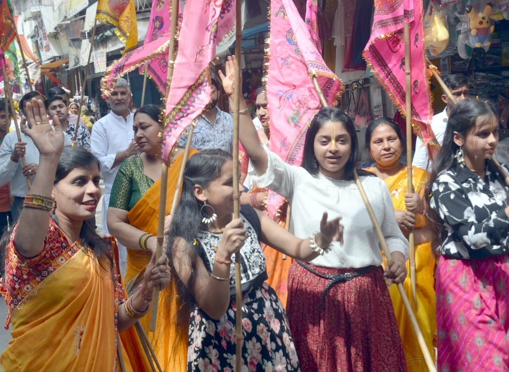 शामली निशान यात्रा में खाटूश्याम की झांकी । संवाद शामली निशान यात्रा में खाटूश्याम की झांकी । संवाद